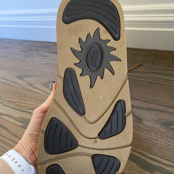 UGGS. - Picture 5 of 5